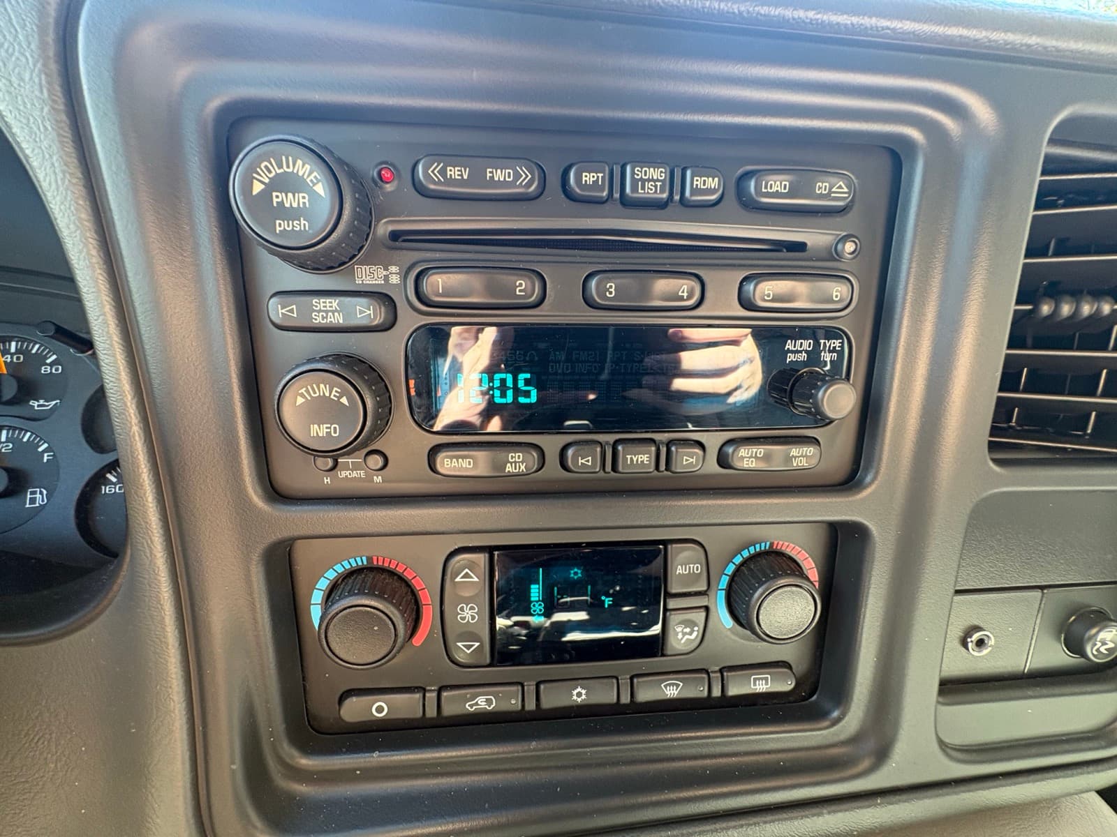 2006 Chevrolet Tahoe — photo 11